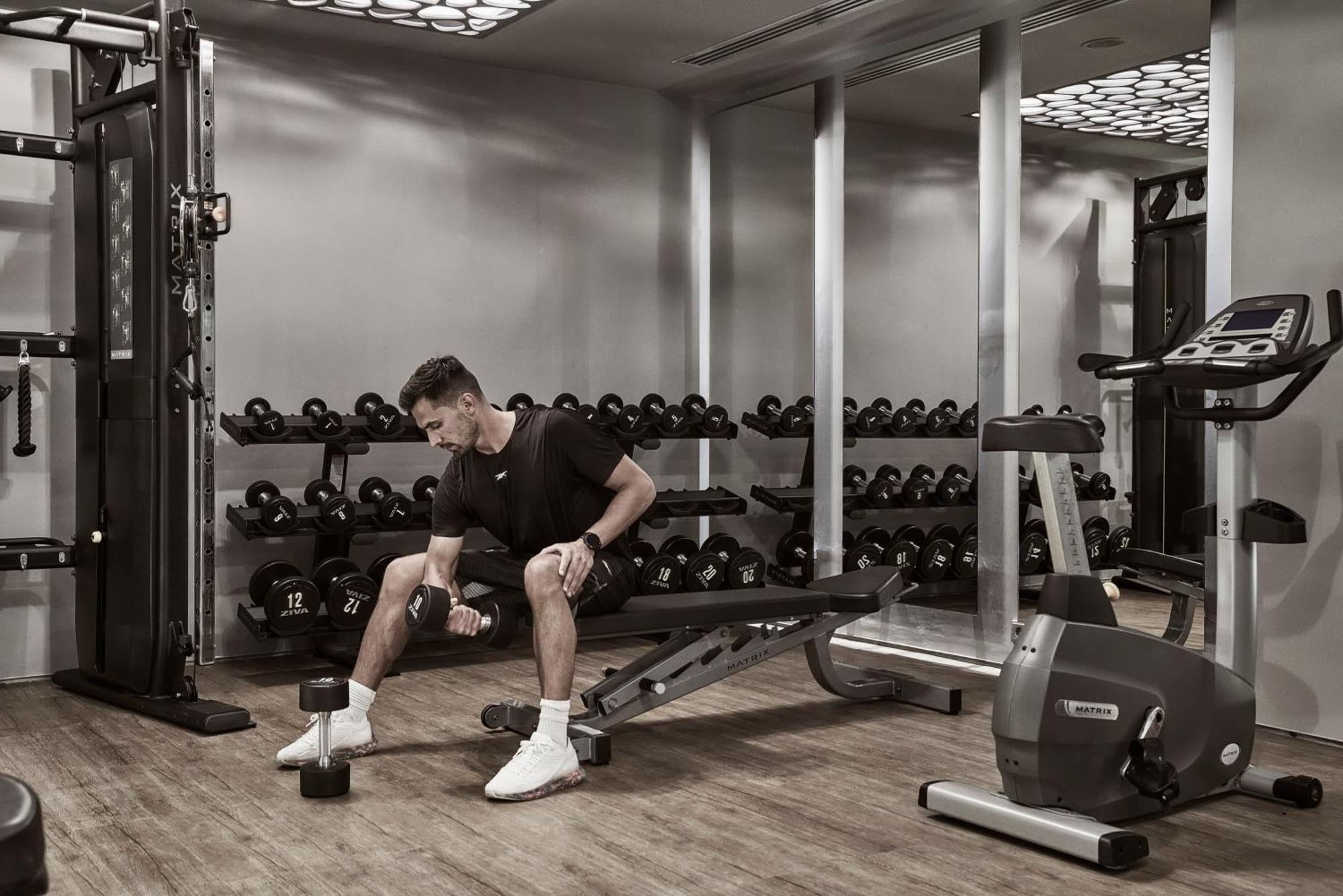 Nema Design Hotel & Spa - Adults Only Khersónisos Eksteriør bilde A man using a Smith machine