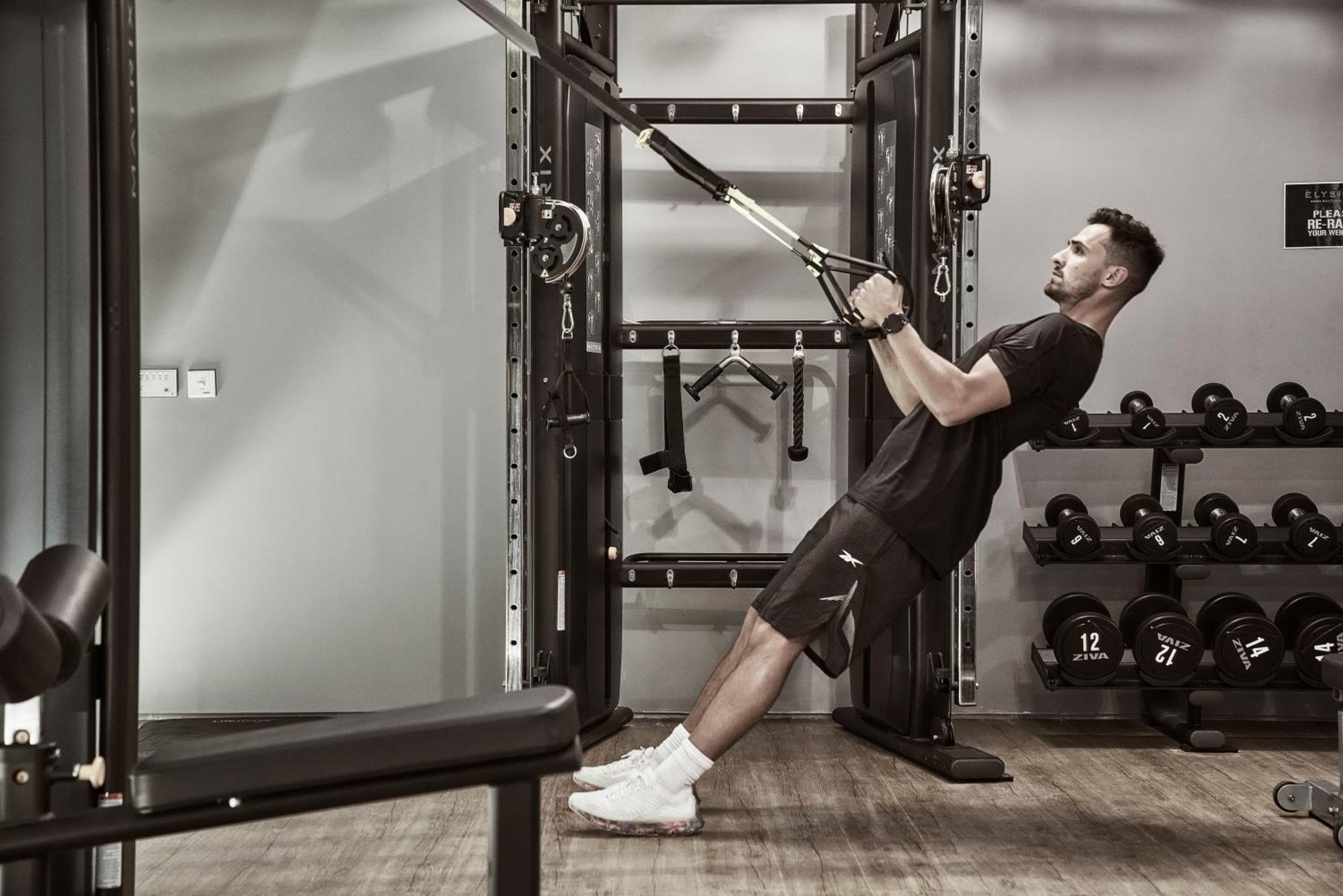 Nema Design Hotel & Spa - Adults Only Khersónisos Eksteriør bilde A man performing a lat pulldown